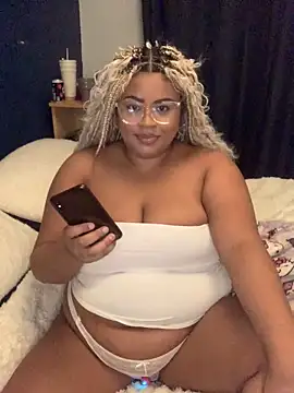 Snapshot of leiafox chatting on 09/20/25, 07:04 leiafox online show from 09/20/25, 07:04