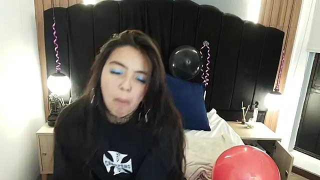 LiaMonroee  online show from 03/25/26, 12:22