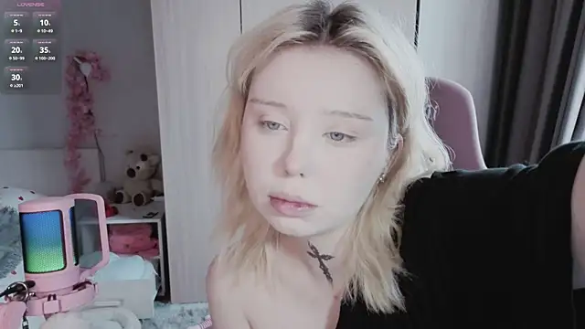 Snapshot of RileyVice chatting on 07/26/26, 08:32 RileyVice online show from 07/26/26, 08:32