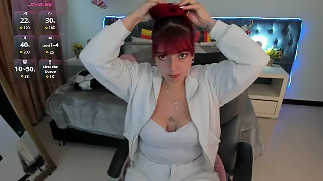 Snapshot of Blair_red_ chatting on 06/29/26, 11:43 Blair red online show from 06/29/26, 11:43