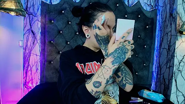 Zami Escobar of online show from 09/17/25, 06:42