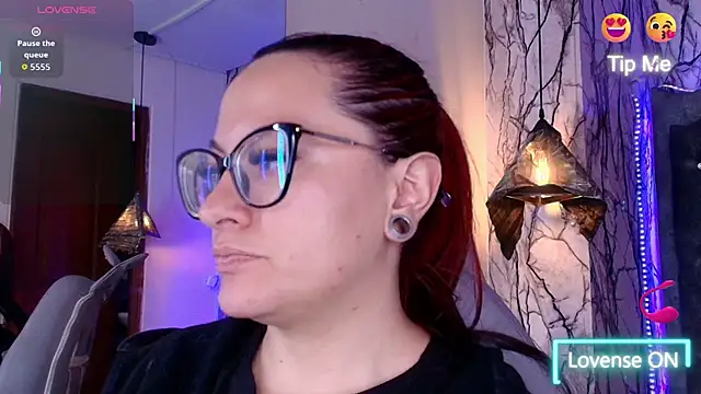 Zami Escobar of online show from 04/06/26, 04:52