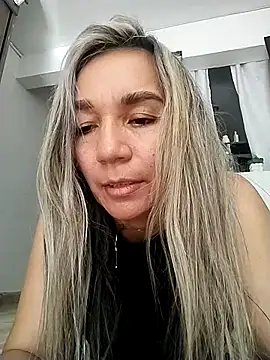Snapshot of Ms_lunaRose chatting on 09/23/25, 08:23 Ms lunaRose online show from 09/23/25, 08:23