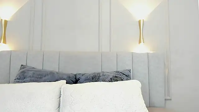 victoria bourne online show from 10/13/25, 07:03