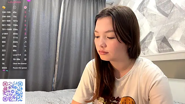 KiraVelvet online show from 10/28/25, 08:07