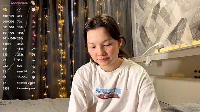 KiraVelvet online show from 11/30/25, 08:40