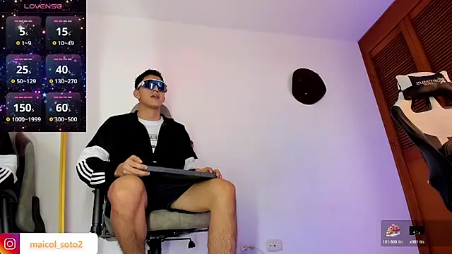 sotooliver3 online show from 10/10/25, 08:41