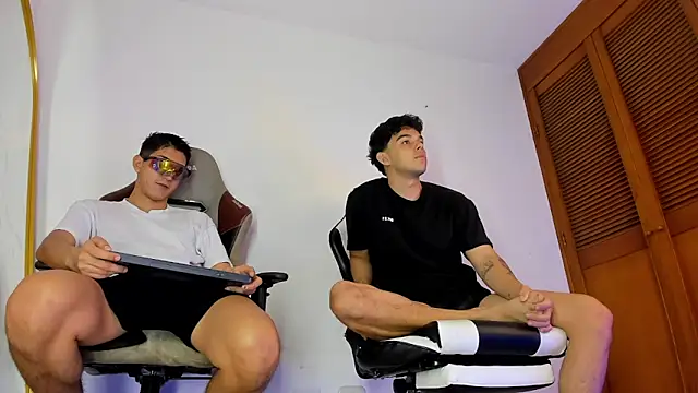 sotooliver3 online show from 04/12/26, 03:22