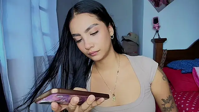 mia yireth online show from 10/29/25, 05:14