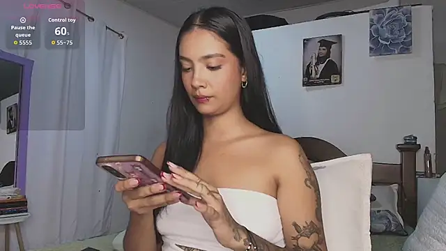 mia yireth online show from 12/17/25, 01:00