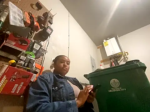 princesslivv online show from 10/21/25, 04:02