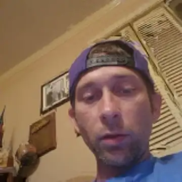 Snapshot of mresquared chatting on 05/12/26, 10:40 mresquared online show from 05/12/26, 10:40