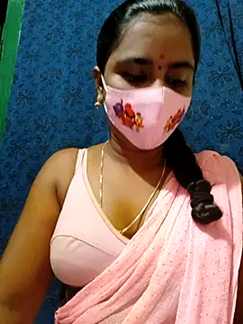 Snapshot of mini-queen chatting on 09/11/25, 04:18 mini-queen online show from 09/11/25, 04:18