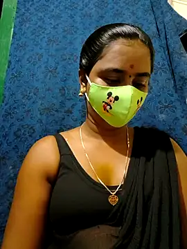 Snapshot of mini-queen chatting on 09/13/25, 06:18 mini-queen online show from 09/13/25, 06:18