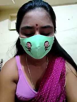 Snapshot of mini-queen chatting on 09/28/25, 03:23 mini-queen online show from 09/28/25, 03:23