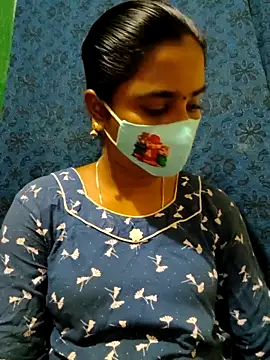 Snapshot of mini-queen chatting on 09/28/25, 05:18 mini-queen online show from 09/28/25, 05:18