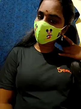 Snapshot of mini-queen chatting on 10/03/25, 04:26 mini-queen online show from 10/03/25, 04:26