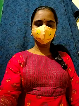 Snapshot of mini-queen chatting on 10/04/25, 07:34 mini-queen online show from 10/04/25, 07:34