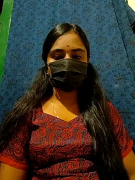 Snapshot of mini-queen chatting on 10/09/25, 05:44 mini-queen online show from 10/09/25, 05:44