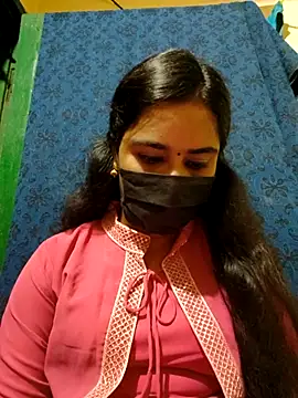 Snapshot of mini-queen chatting on 10/12/25, 09:52 mini-queen online show from 10/12/25, 09:52