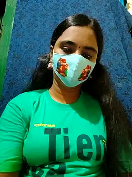 Snapshot of mini-queen chatting on 10/14/25, 04:30 mini-queen online show from 10/14/25, 04:30