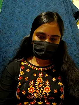 Snapshot of mini-queen chatting on 10/18/25, 05:14 mini-queen online show from 10/18/25, 05:14