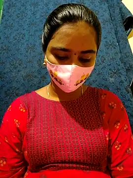 Snapshot of mini-queen chatting on 10/19/25, 08:15 mini-queen online show from 10/19/25, 08:15