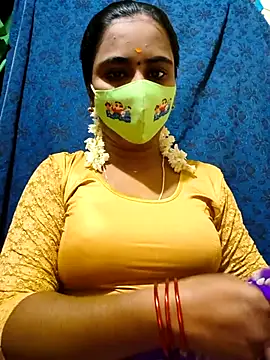 Snapshot of mini-queen chatting on 11/22/25, 03:00 mini-queen online show from 11/22/25, 03:00