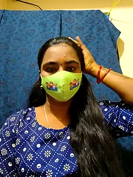 Snapshot of mini-queen chatting on 11/29/25, 01:58 mini-queen online show from 11/29/25, 01:58