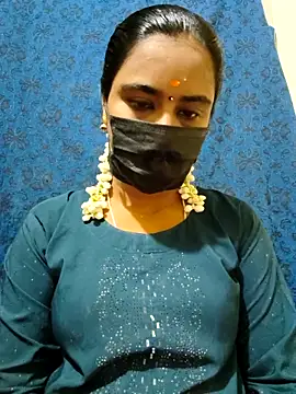 Snapshot of mini-queen chatting on 11/30/25, 09:02 mini-queen online show from 11/30/25, 09:02