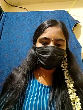 Snapshot of mini-queen chatting on 12/18/25, 07:36 mini-queen online show from 12/18/25, 07:36