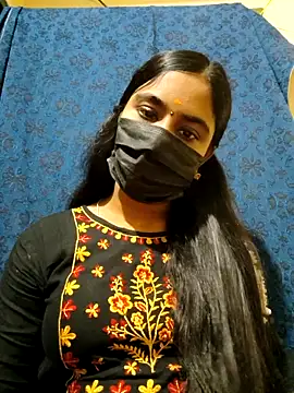 Snapshot of mini-queen chatting on 12/20/25, 03:30 mini-queen online show from 12/20/25, 03:30