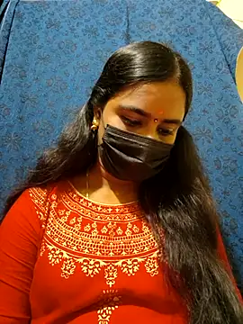 Snapshot of mini-queen chatting on 12/21/25, 02:13 mini-queen online show from 12/21/25, 02:13