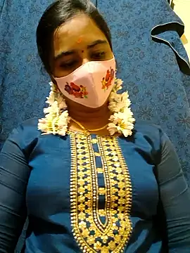 Snapshot of mini-queen chatting on 01/07/26, 12:18 mini-queen online show from 01/07/26, 12:18