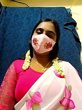 Snapshot of mini-queen chatting on 01/09/26, 12:52 mini-queen online show from 01/09/26, 12:52