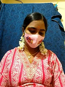 Snapshot of mini-queen chatting on 01/10/26, 11:01 mini-queen online show from 01/10/26, 11:01