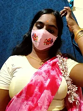 Snapshot of mini-queen chatting on 01/11/26, 02:11 mini-queen online show from 01/11/26, 02:11