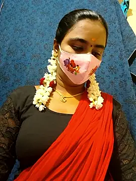 Snapshot of mini-queen chatting on 01/12/26, 01:05 mini-queen online show from 01/12/26, 01:05