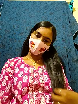 Snapshot of mini-queen chatting on 01/13/26, 04:23 mini-queen online show from 01/13/26, 04:23