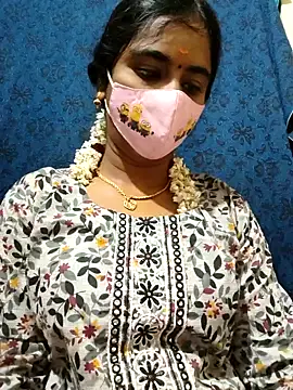 Snapshot of mini-queen chatting on 01/18/26, 12:20 mini-queen online show from 01/18/26, 12:20