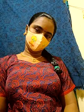 Snapshot of mini-queen chatting on 02/09/26, 05:28 mini-queen online show from 02/09/26, 05:28