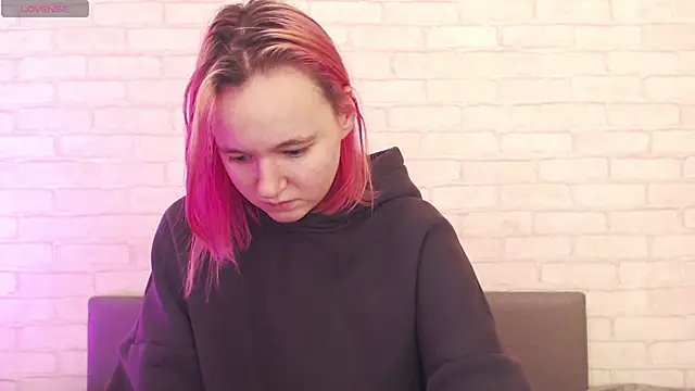 Ericha Stone online show from 11/08/25, 03:39