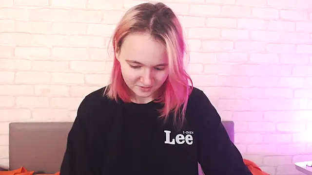 Ericha Stone online show from 12/23/25, 08:01