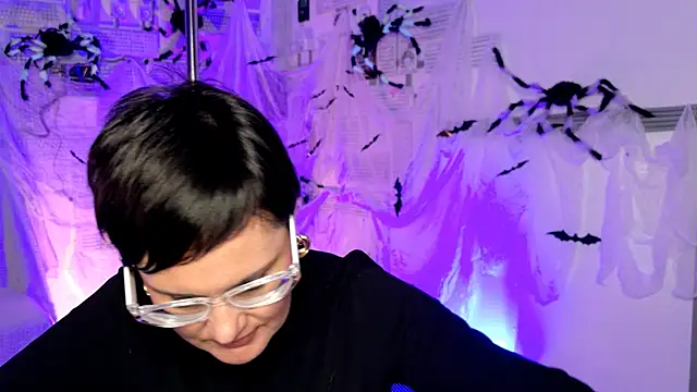 LauraDavidsons online show from 10/16/25, 04:19