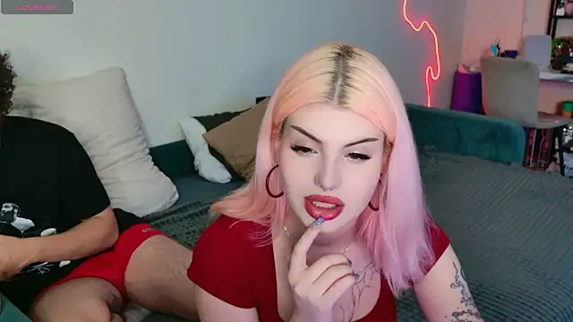 Snapshot of Alice18James chatting on 09/18/25, 01:46 Alice18James online show from 09/18/25, 01:46