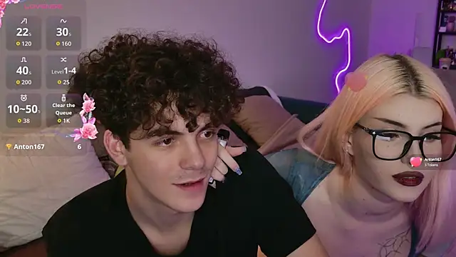 Snapshot of Alice18James chatting on 09/23/25, 05:49 Alice18James online show from 09/23/25, 05:49