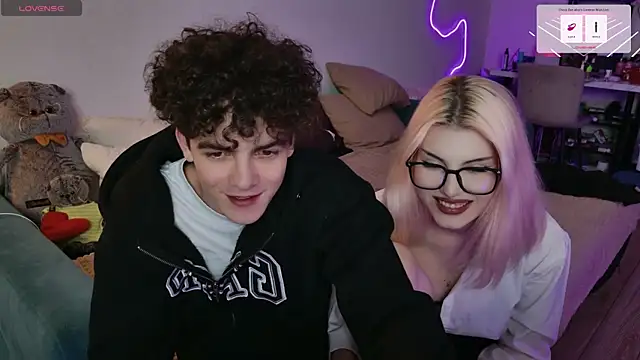 Snapshot of Alice18James chatting on 09/26/25, 07:29 Alice18James online show from 09/26/25, 07:29