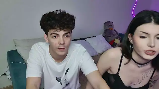 Snapshot of Alice18James chatting on 10/02/25, 10:44 Alice18James online show from 10/02/25, 10:44