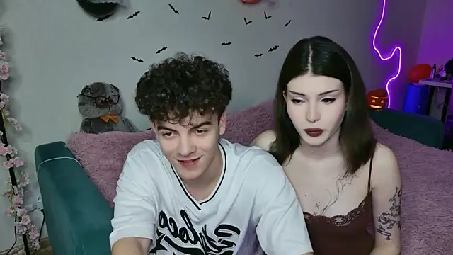 Snapshot of Alice18James chatting on 10/15/25, 05:46 Alice18James online show from 10/15/25, 05:46