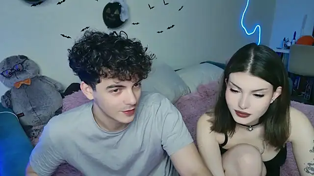 Snapshot of Alice18James chatting on 10/17/25, 06:32 Alice18James online show from 10/17/25, 06:32